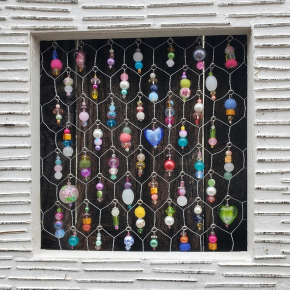 BOHO CHICKEN WIRE BEADED FRAME/WALL DECOR - Picture 7 of 8